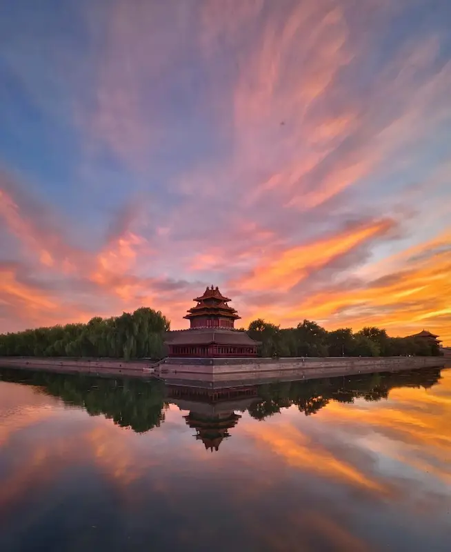 The corner tower outside Shenwu Gate at dusk