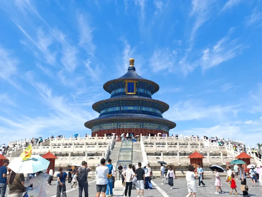 Many tourists in front of the Hall of Prayer for Good Harvests at the Temple of Heaven.