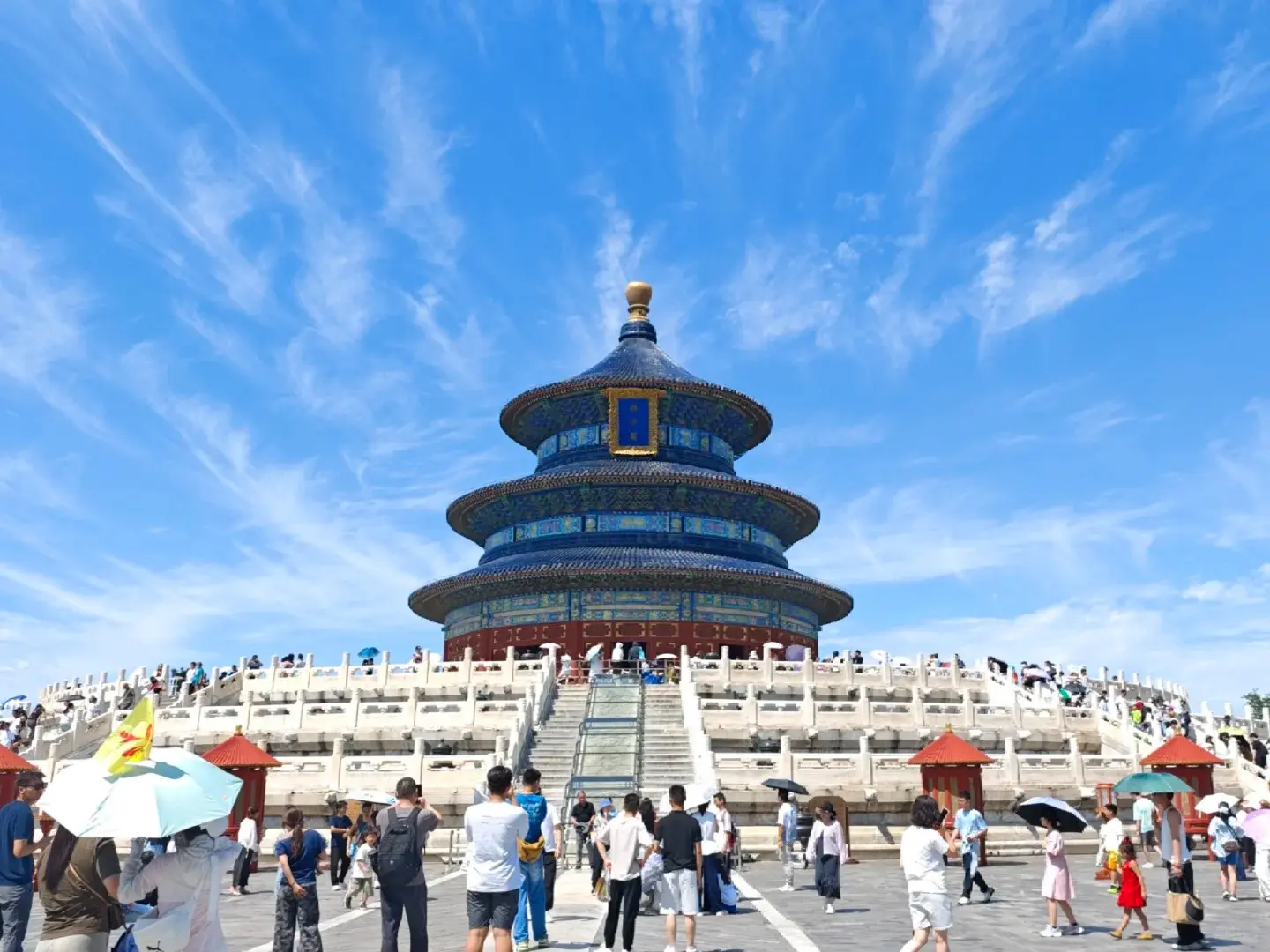 Many tourists in front of the Hall of Prayer for Good Harvests at the Temple of Heaven.