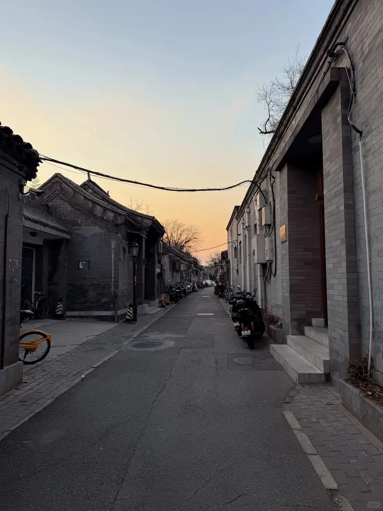 east and west sides of Zhanzi Hutong