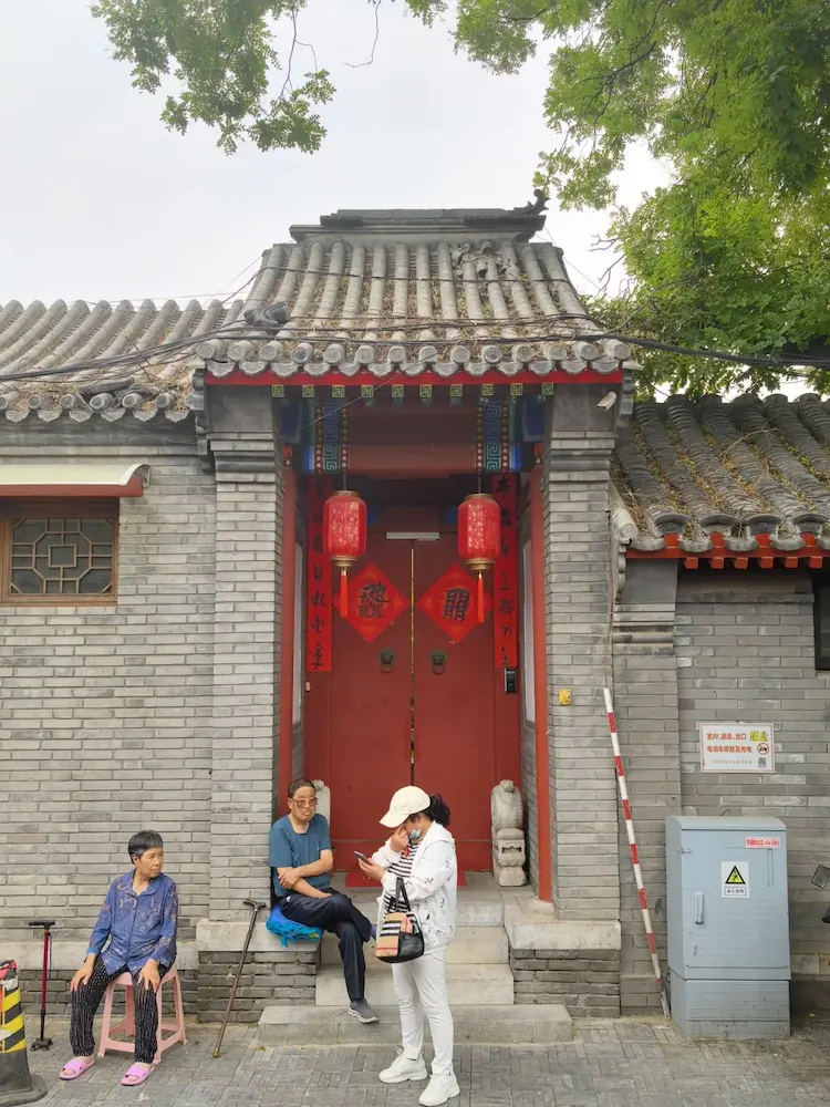 Residents chatting about daily life in the hutong