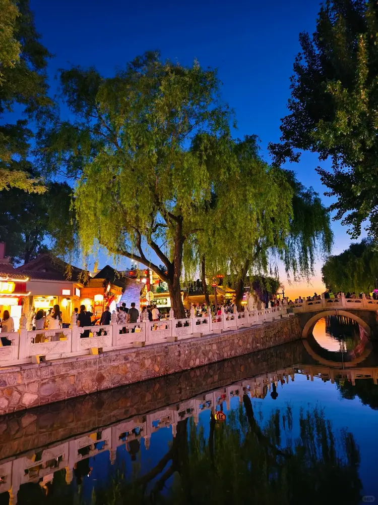 Scenery of Yinding Bridge on summer nights