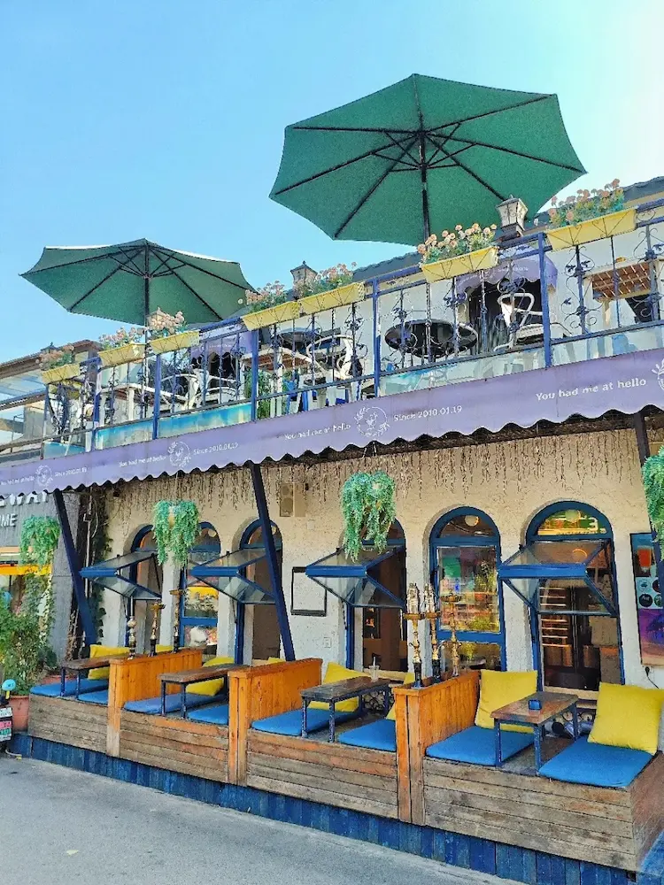 Craft beer pub with Mediterranean-style decor