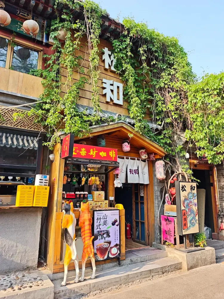 Famous cat-themed café