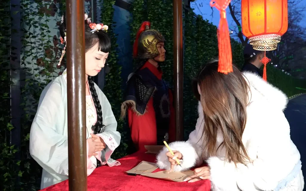 Night Tour of the Great Wall Sending Blessings Through Letters