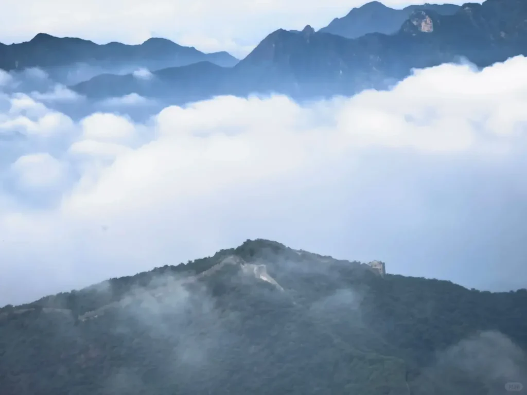 Trident-shaped Beijing Knot looming amid the sea of clouds