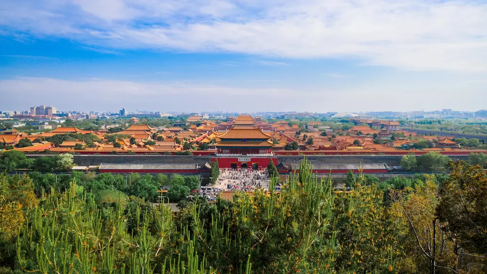 Overlook the Forbidden City from the summit of Jingshan Park