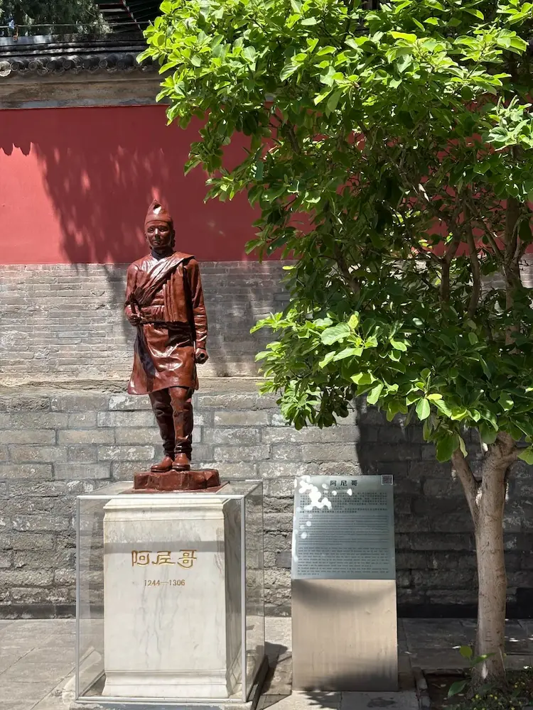 Statue of Anigo, designer of the White Pagoda