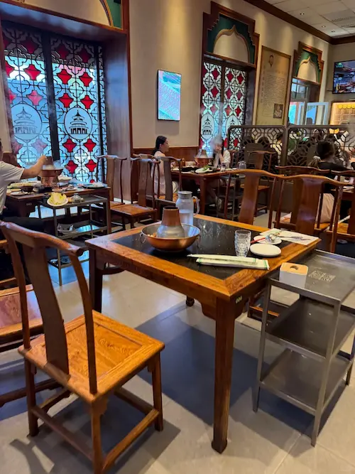Dining Atmosphere at Nanmen Shuanrou Restaurant