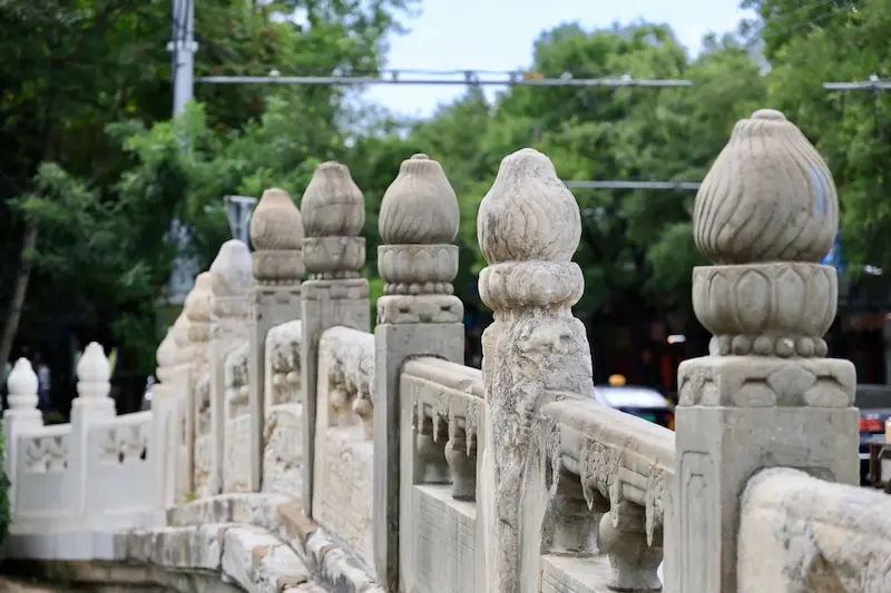 The white marble railings on both sides of Wanning Bridge