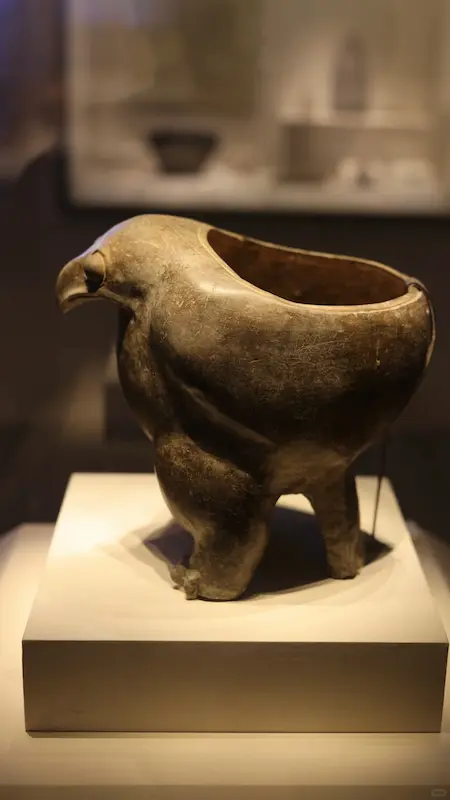 Eagle-Shaped Pottery Tripod